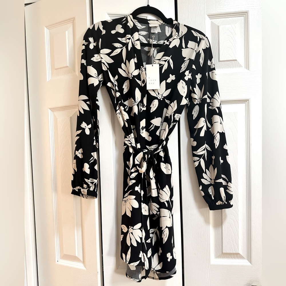 NWT A New Day Black Floral dress with Belt and Pocket. Size XS
